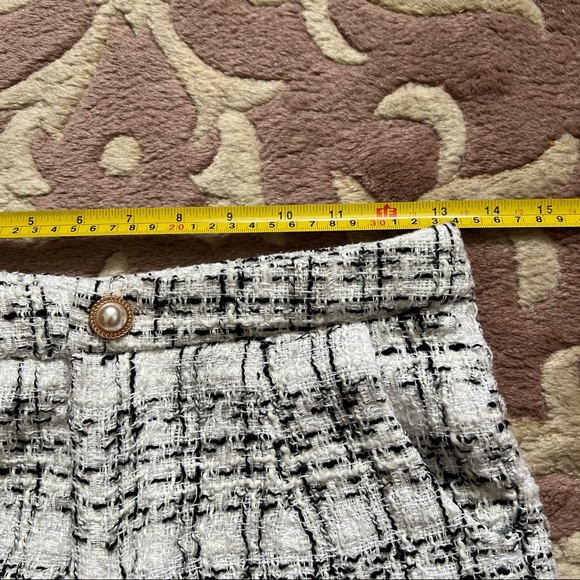 White plaid tweed shorts with fringe hem Size Small /4 26” waist - Picture 5 of 7